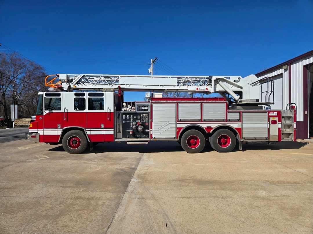 1995 Pierce Quantum 75' Quint