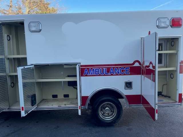 2006 Braun Ford Type III Ambulance — photo 6