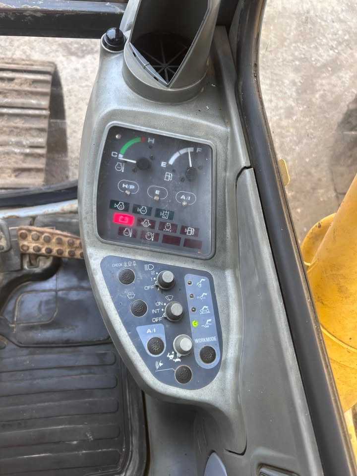 2001 John Deere 230LC Excavator — photo 7