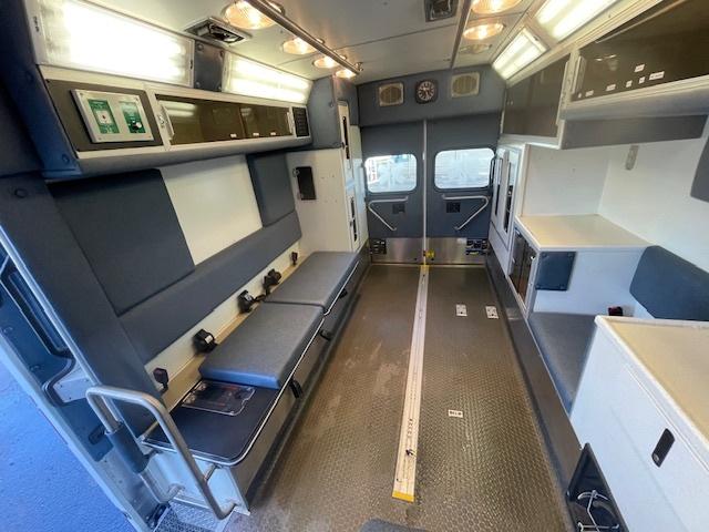 2006 Braun Ford Type III Ambulance - image 10