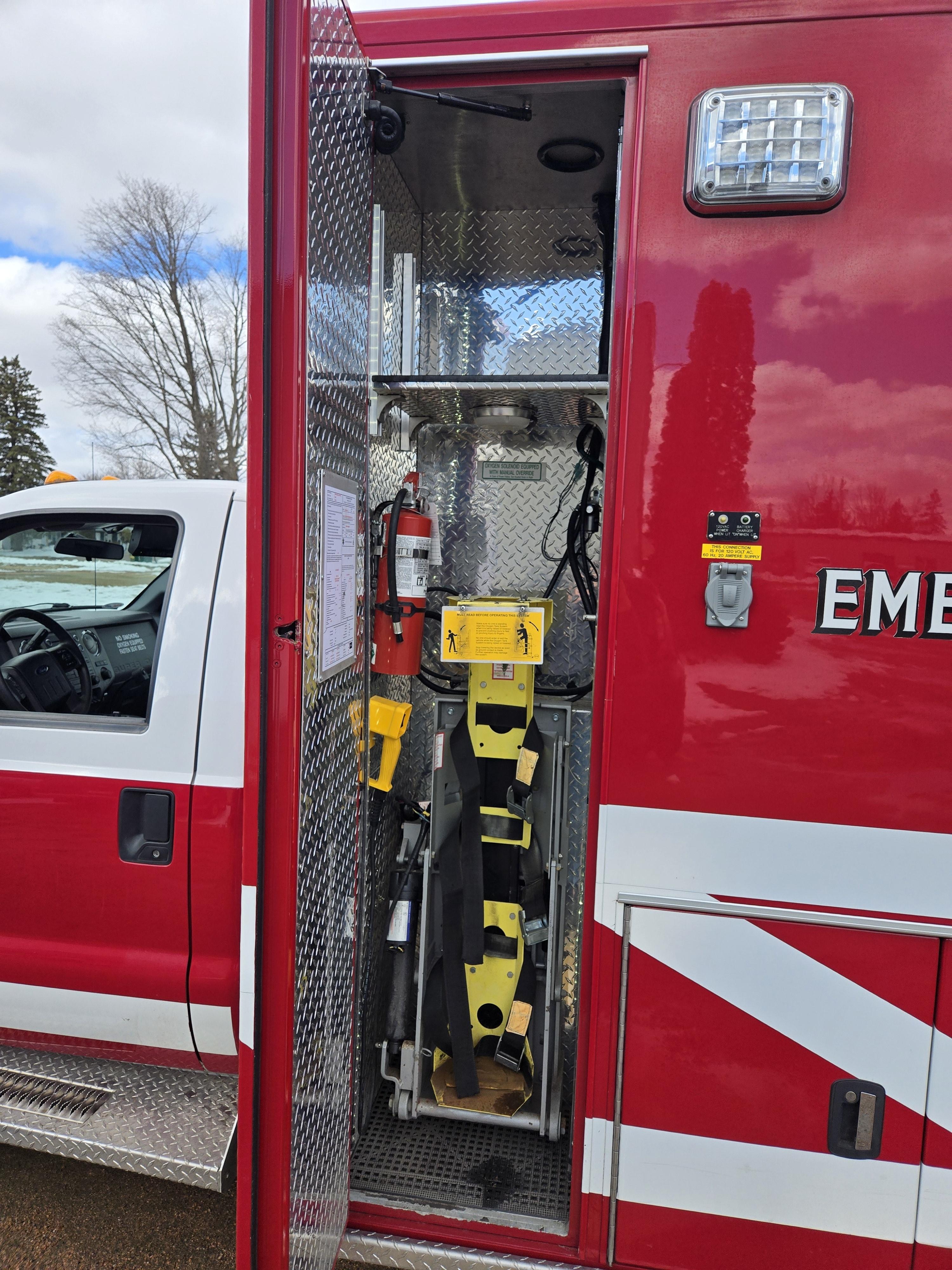 2015 PL-Custom Ford 4x4 Type I Ambulance - image 10