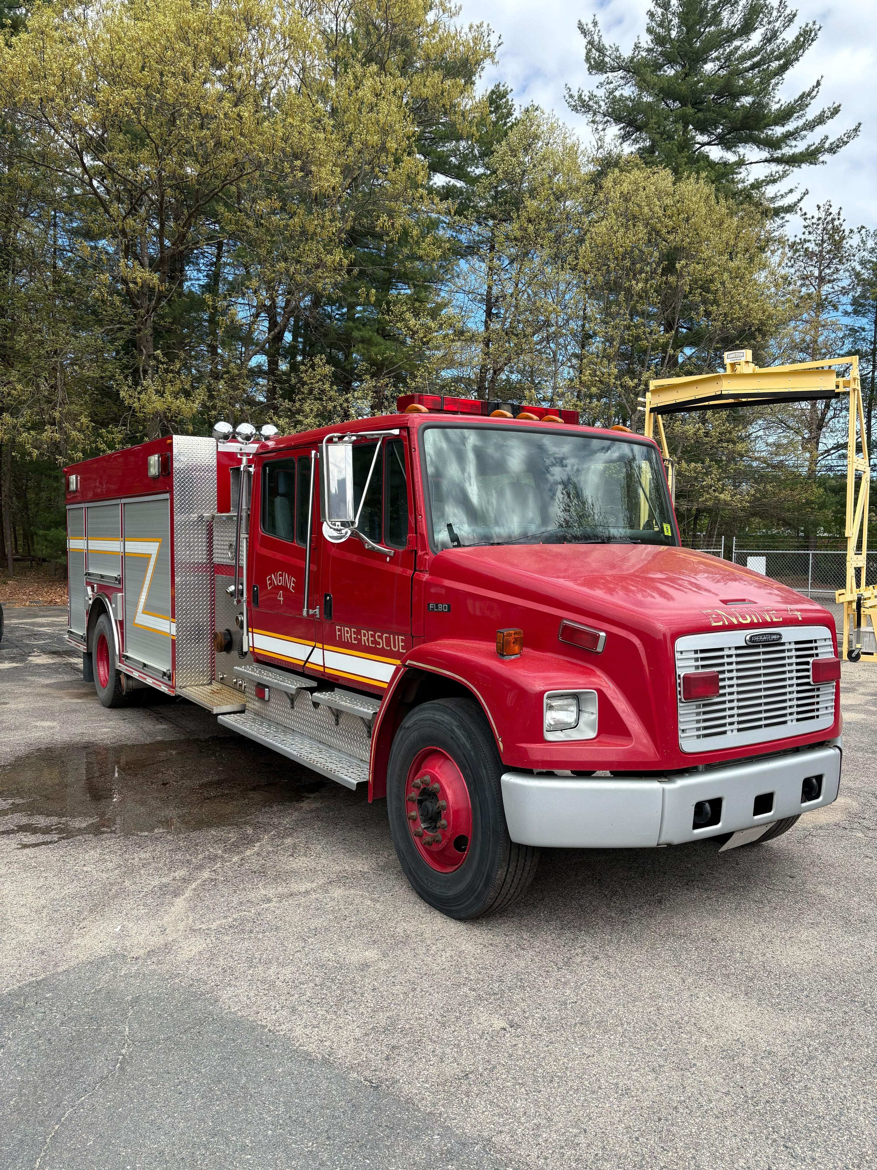 2000 Freightliner Pumper - image 1