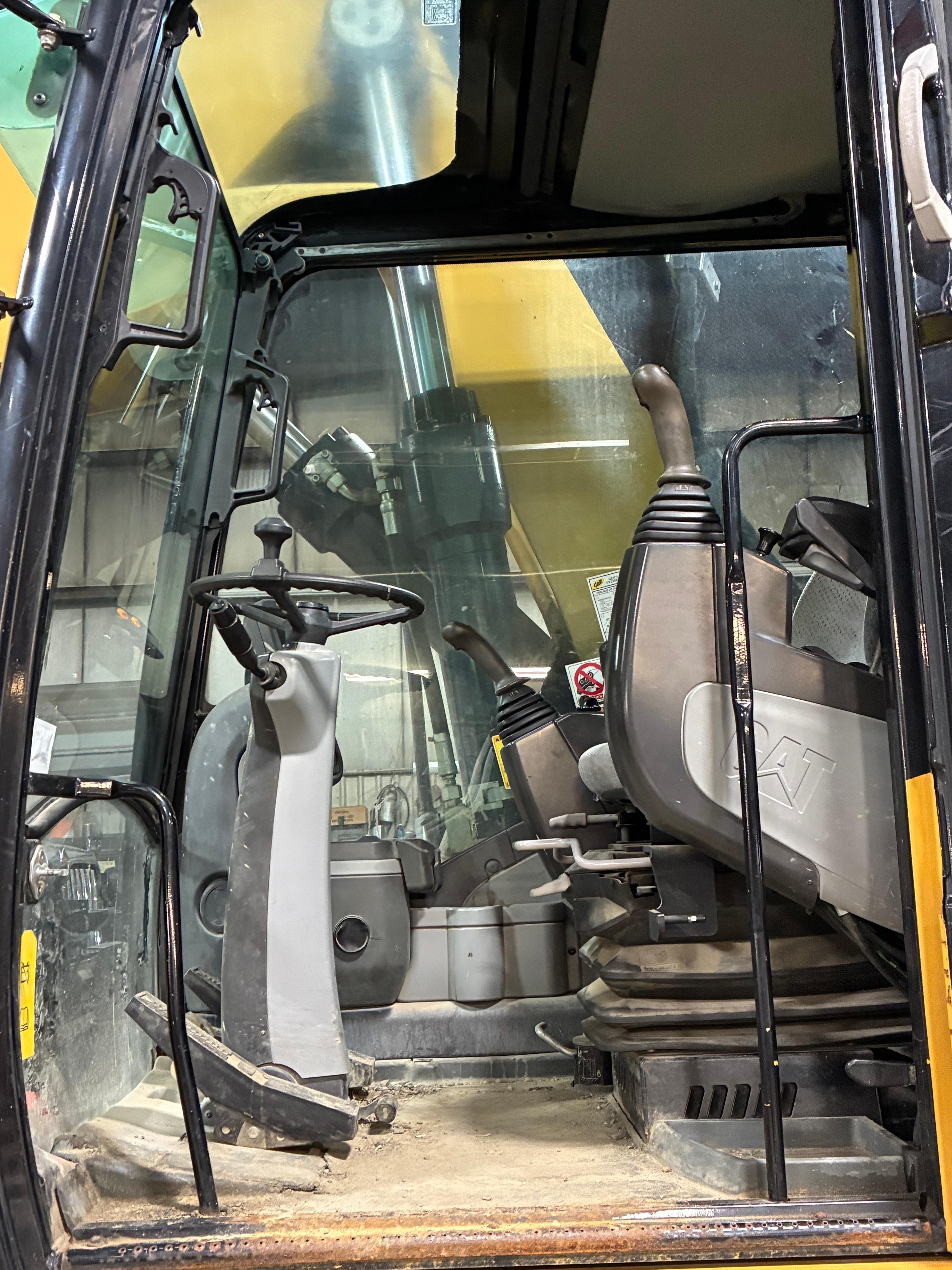 2010 Caterpillar M318D Excavator - image 9