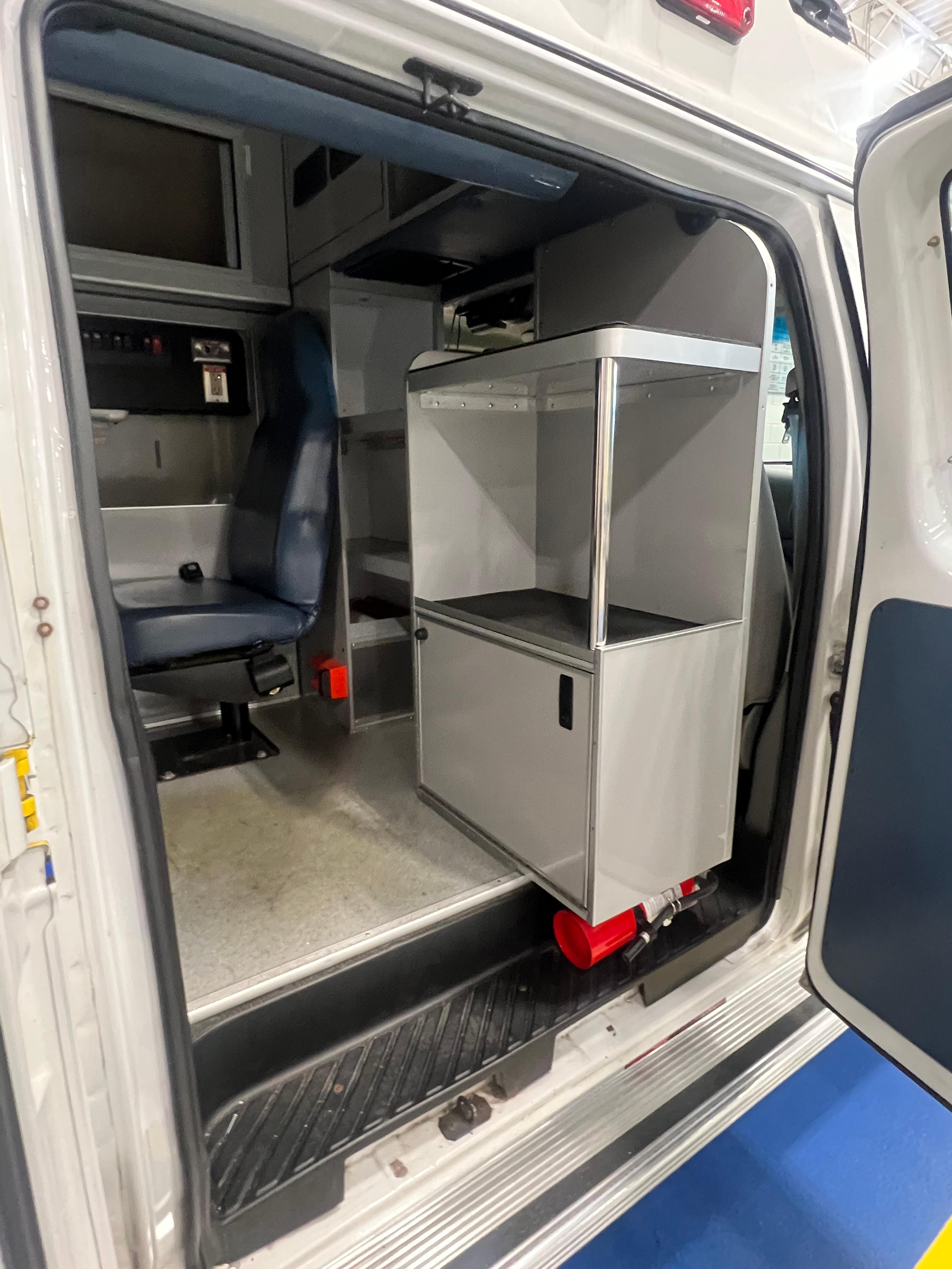 2005 AEV Ford Type II Ambulance - image 10