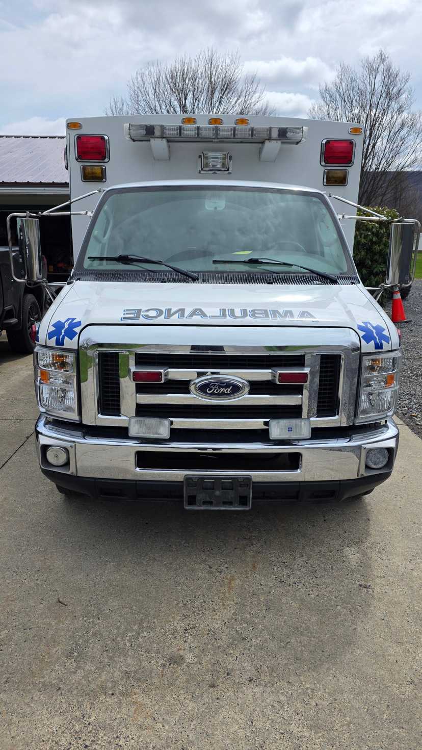 2008 Braun Ford Type III Ambulance — photo 2
