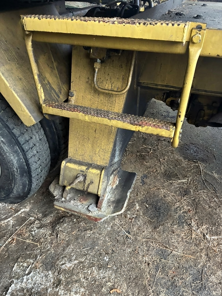 Gradall XL4100 Wheeled Excavator - image 20