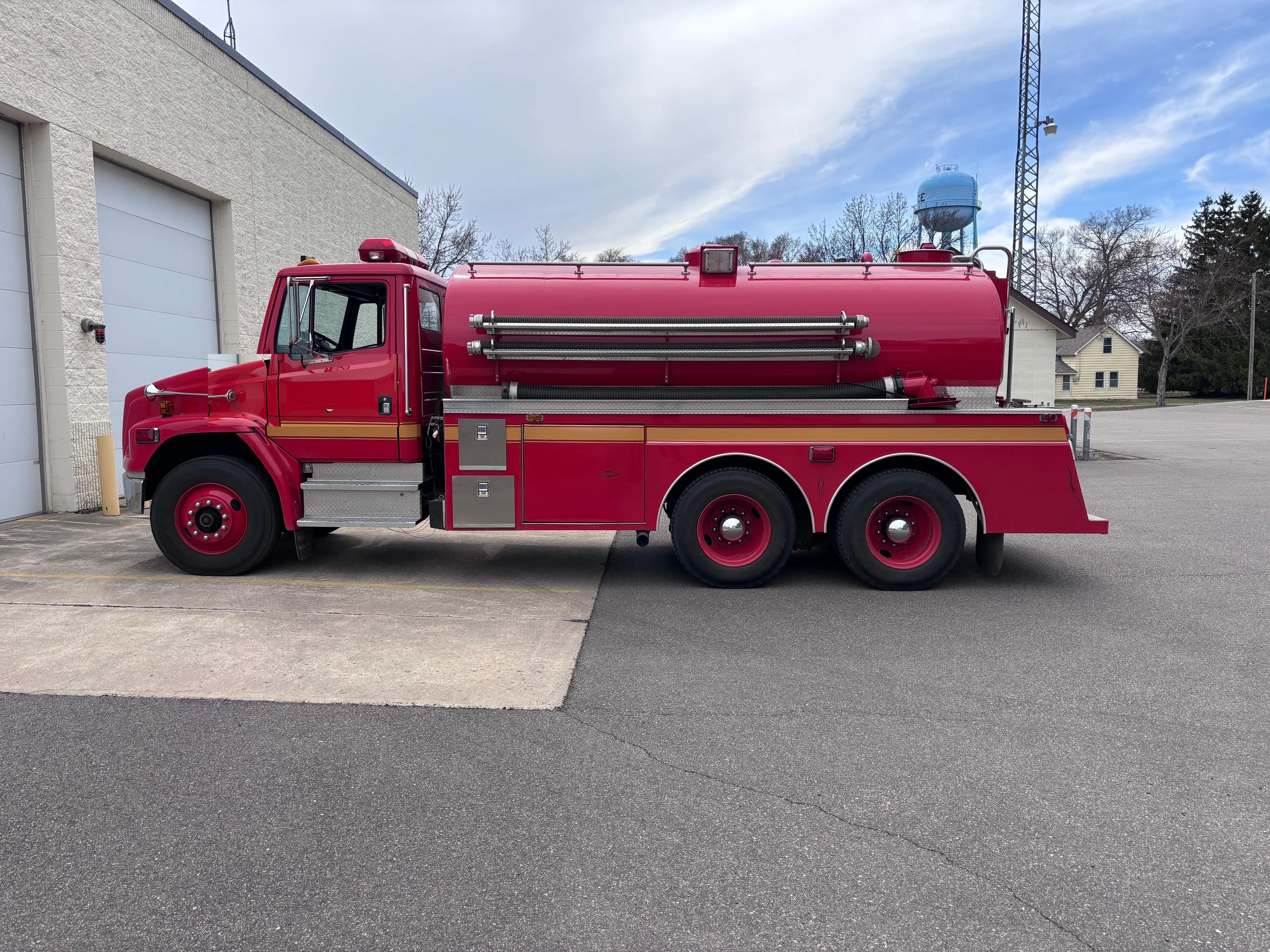1993 Freightliner FL80 Tanker - image 1