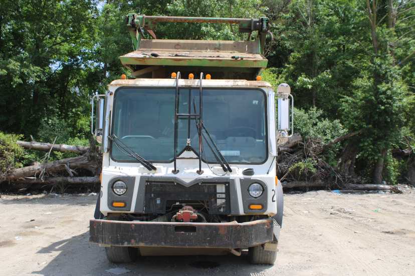 2018 Mack E-Z Pack Front Loader — photo 2
