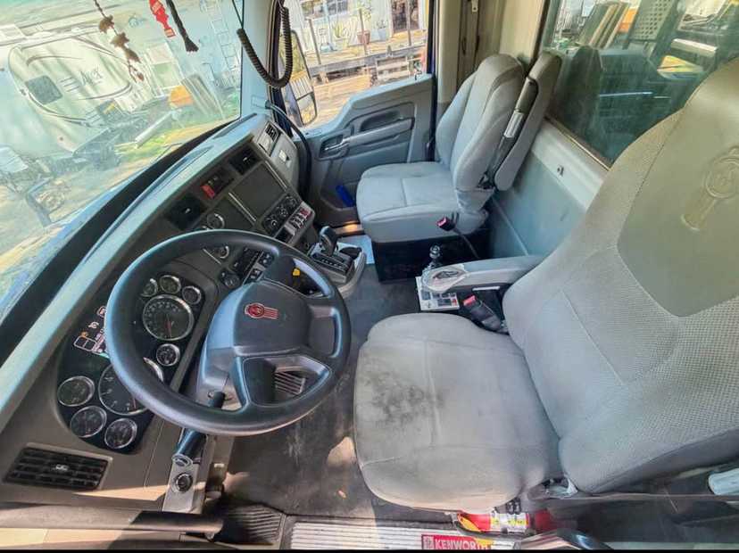 2016 Kenworth T880 Dump Truck — photo 7