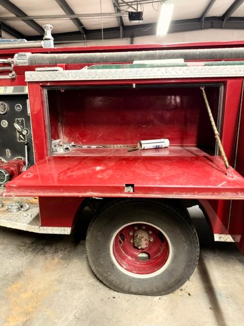 1983 Pierce Chevrolet 4x4 Mini Pumper - image 6