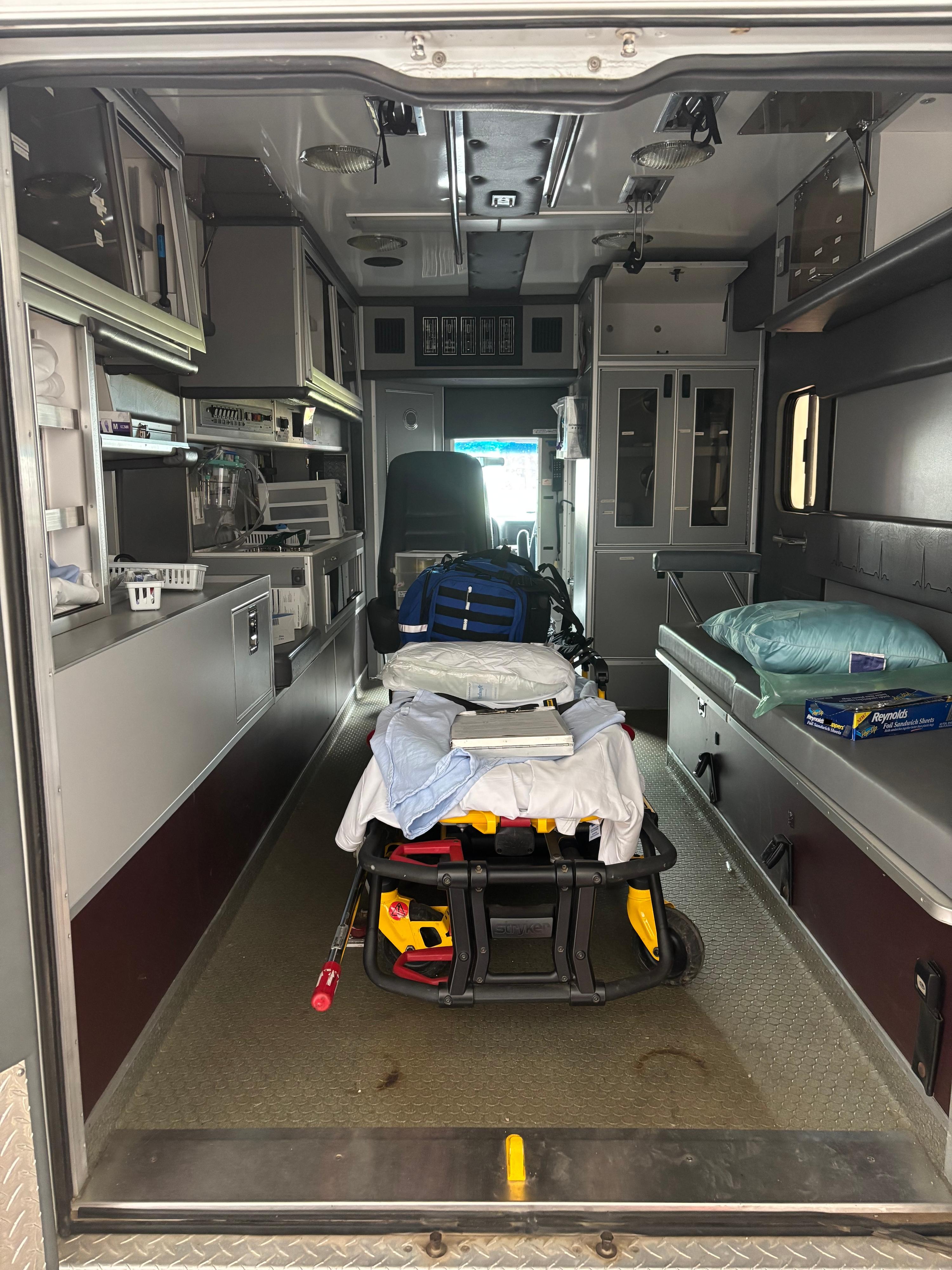 1996 MedTec Ford Type III Ambulance - image 8