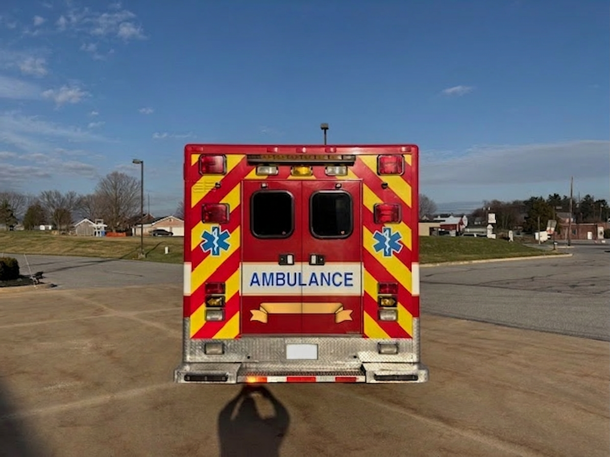 2001 AEV Ford Type III Ambulance - image 4