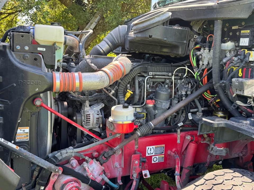 2017 Peterbilt 567 - image 11