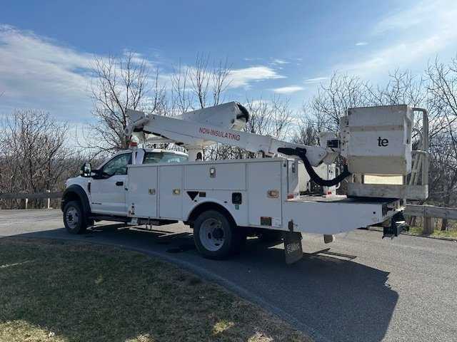 2019 Ford F550 Bucket Truck w/ Altec AT41S Boom (46 ft) — photo 8