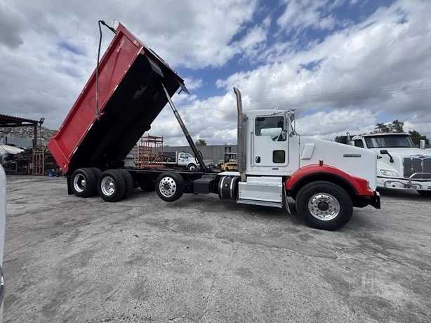 2015 Kenworth T800 Dump Truck — photo 5