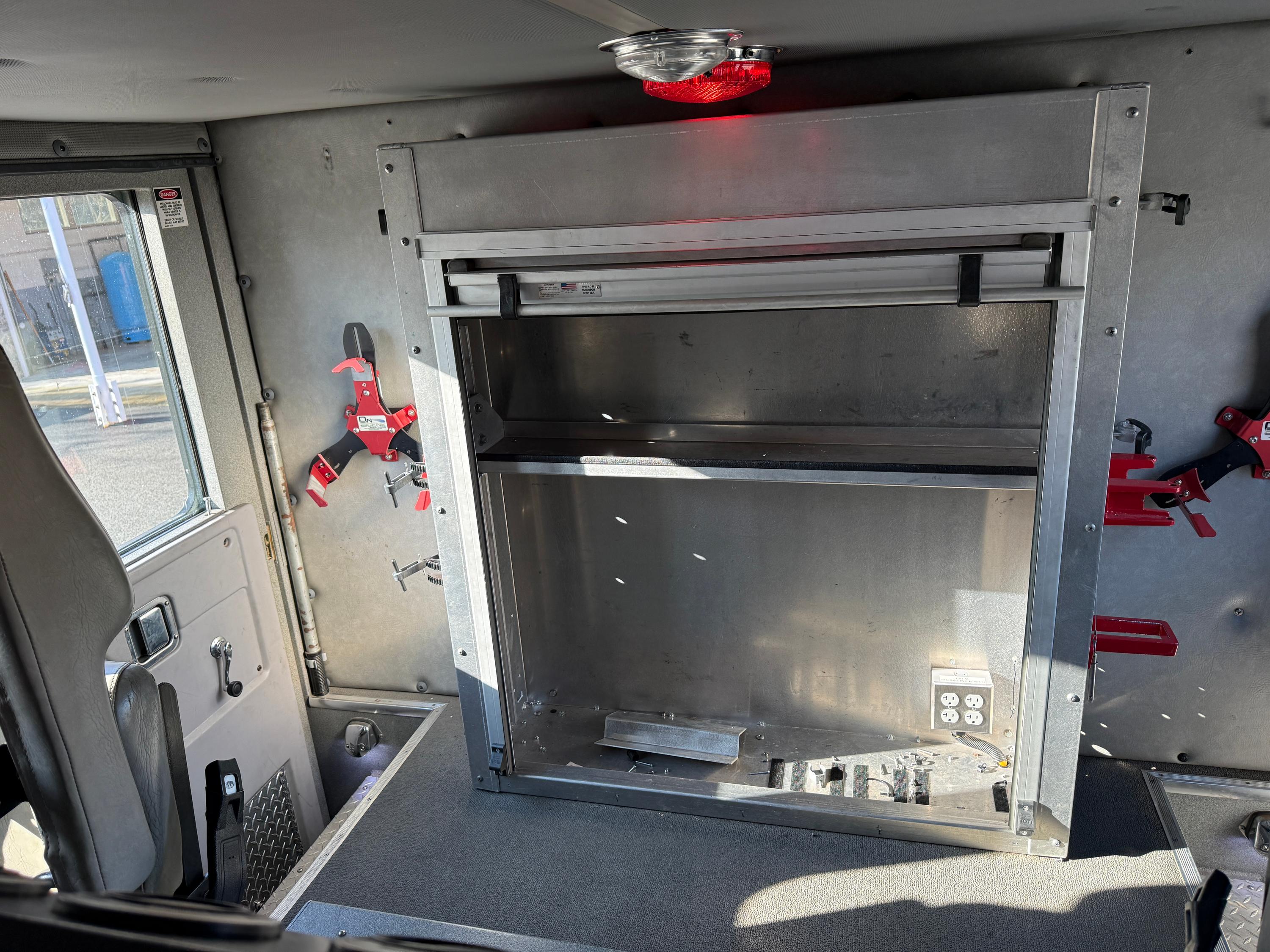 2000 HME Rosenbauer 105' Quint - image 18