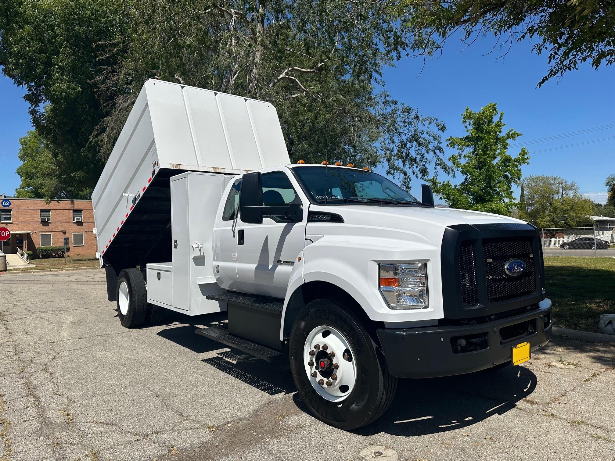 2022 Ford F-750 Extra Cab Chipper Dump Truck - image 1
