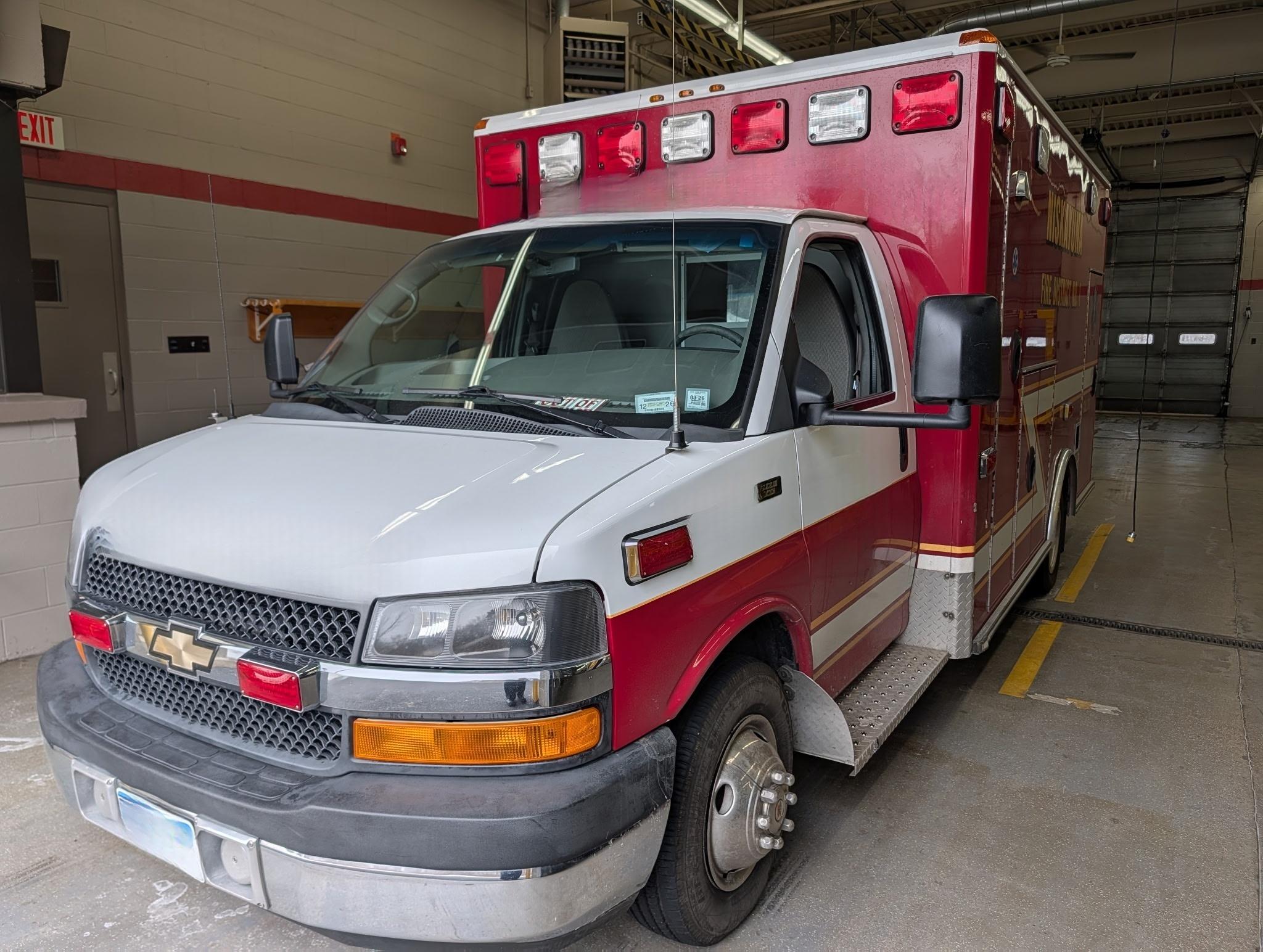 2010 Chevrolet Express 4500 Type III Ambulance - image 10