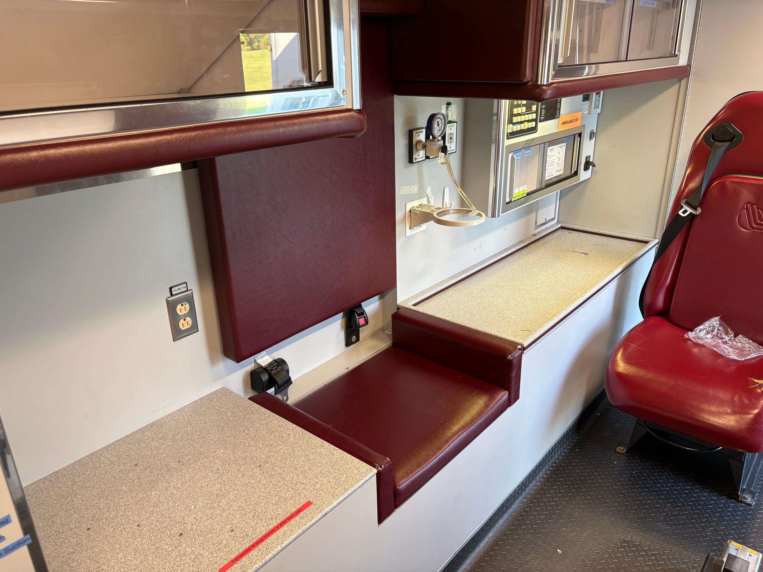 2016 LifeLine Dodge 4x4 Type I Ambulance - image 10