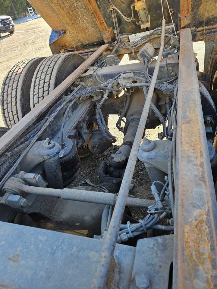2005 Peterbilt 379 Dump Truck — photo 8