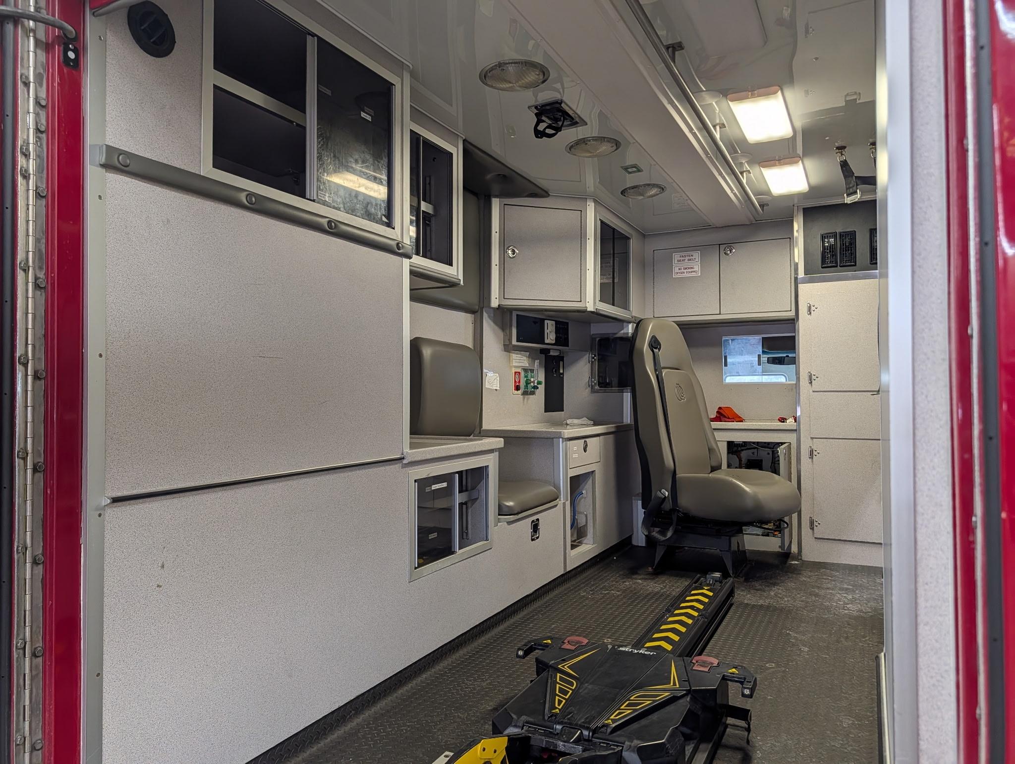 2010 Chevrolet Express 4500 Type III Ambulance - image 13