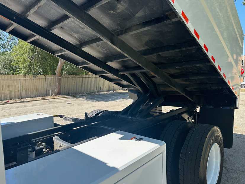 2022 Ford F-750 Extra Cab Chipper Dump Truck — photo 5