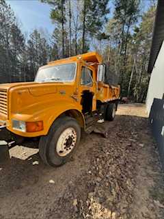 1997 International 4700 Dump Truck — photo 2