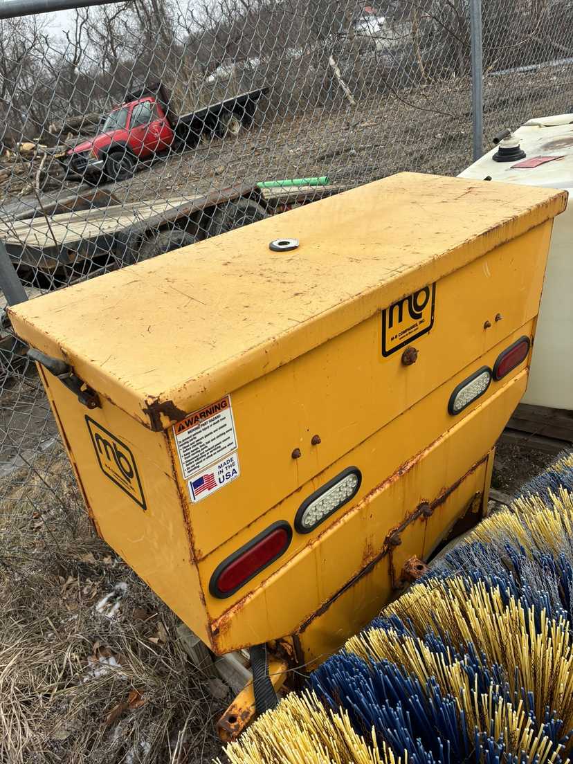 2012 MB Tractor-Mounted Spreader — photo 3