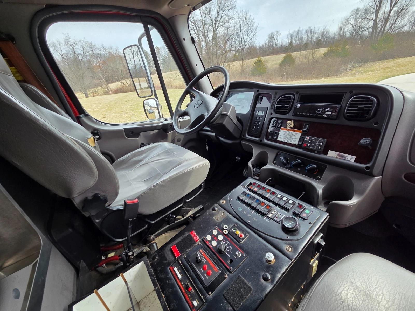 2016 PL-Custom Freightliner Type I Ambulance - image 10