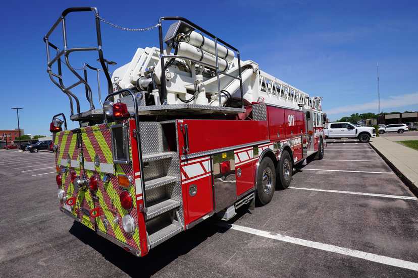 1996 Pierce 100' Quint — photo 8