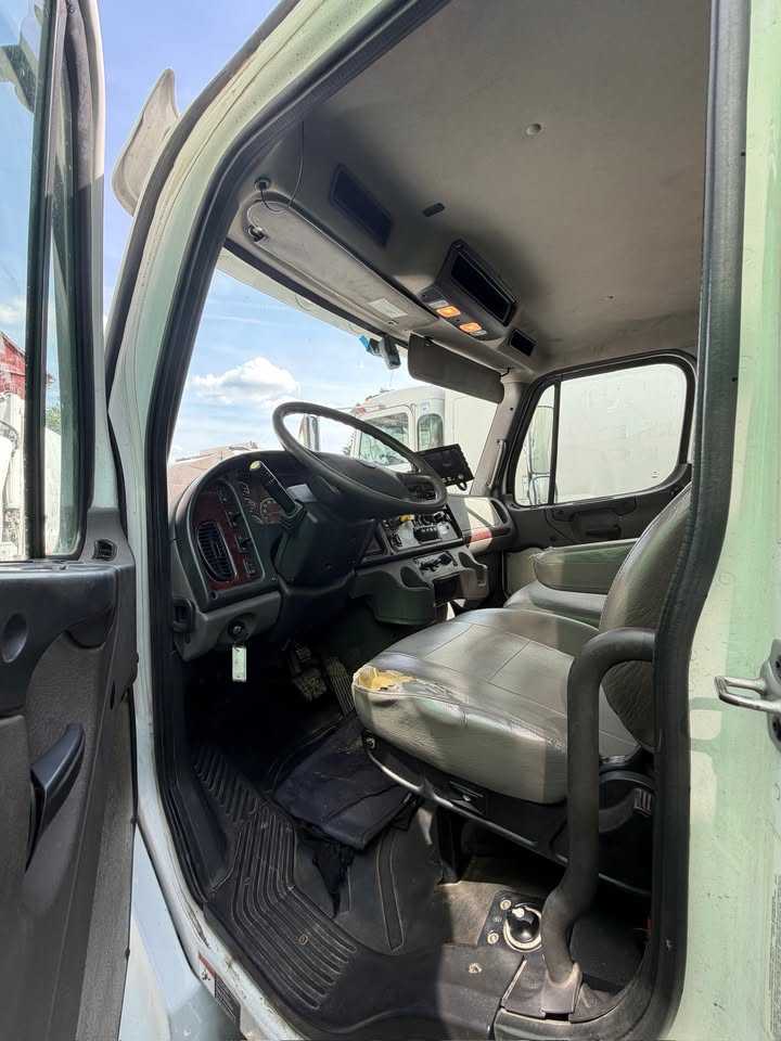 2020 Freightliner New Way Rear Loader — photo 6