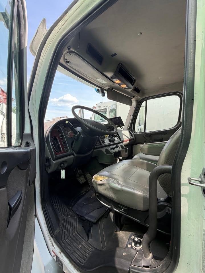 2020 Freightliner New Way Rear Loader - image 6