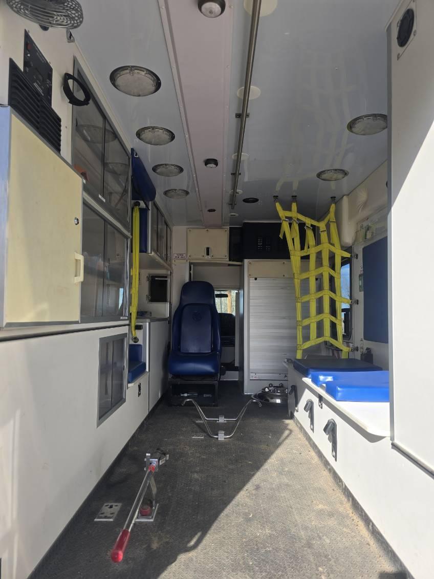 2008 Chevrolet 2008 Wheeled Coach Type I Ambulance - image 8