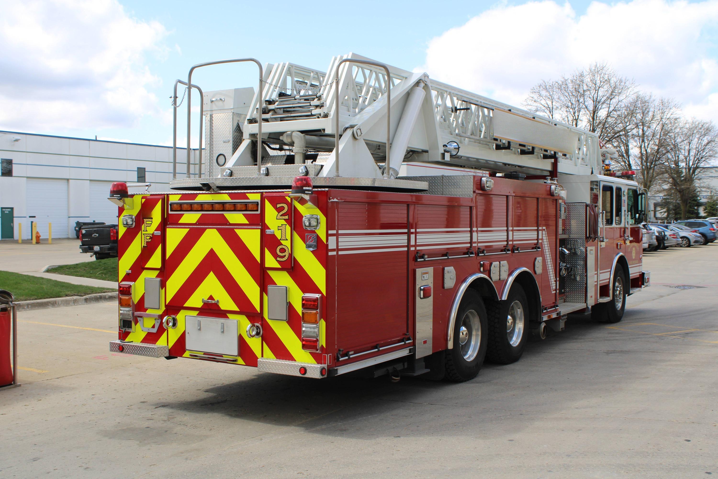2013 Spartan Sirius MFD 105' Quint - image 7