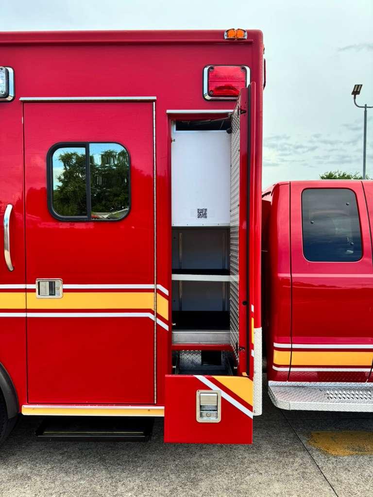 2014 REV Ford 4x4 Type I Ambulance - image 25