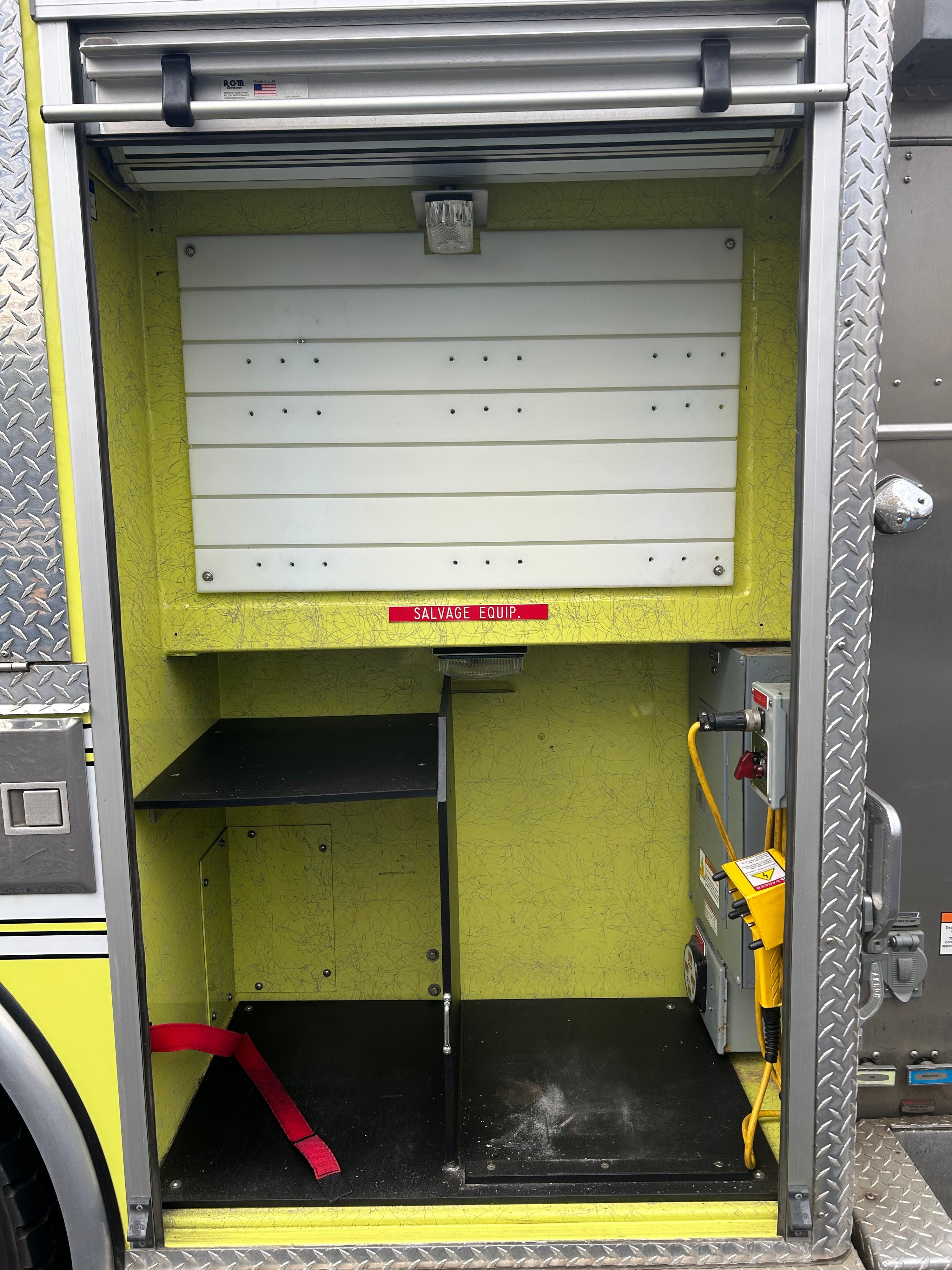 2005 KME Predator Pumper - image 10