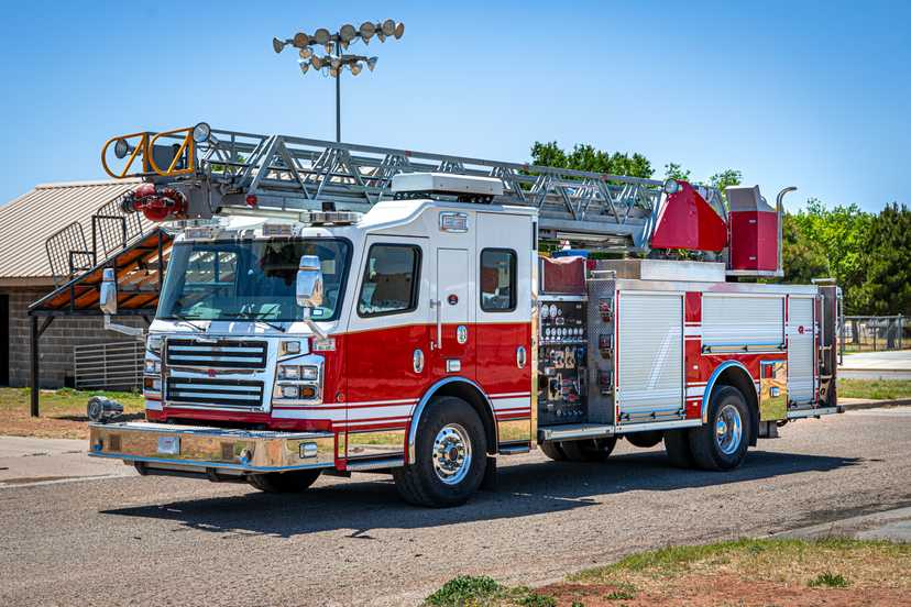 2014 Rosenbauer Commander 75' Quint