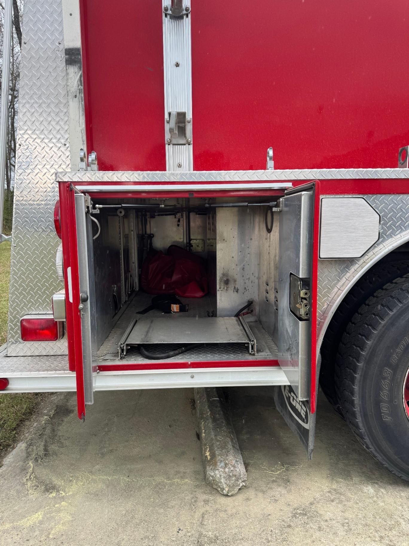 1997 E-One Ford Pumper - image 13