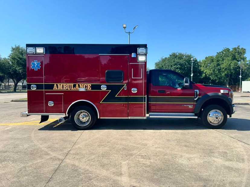 2019 Braun Ford Type I Ambulance — photo 7