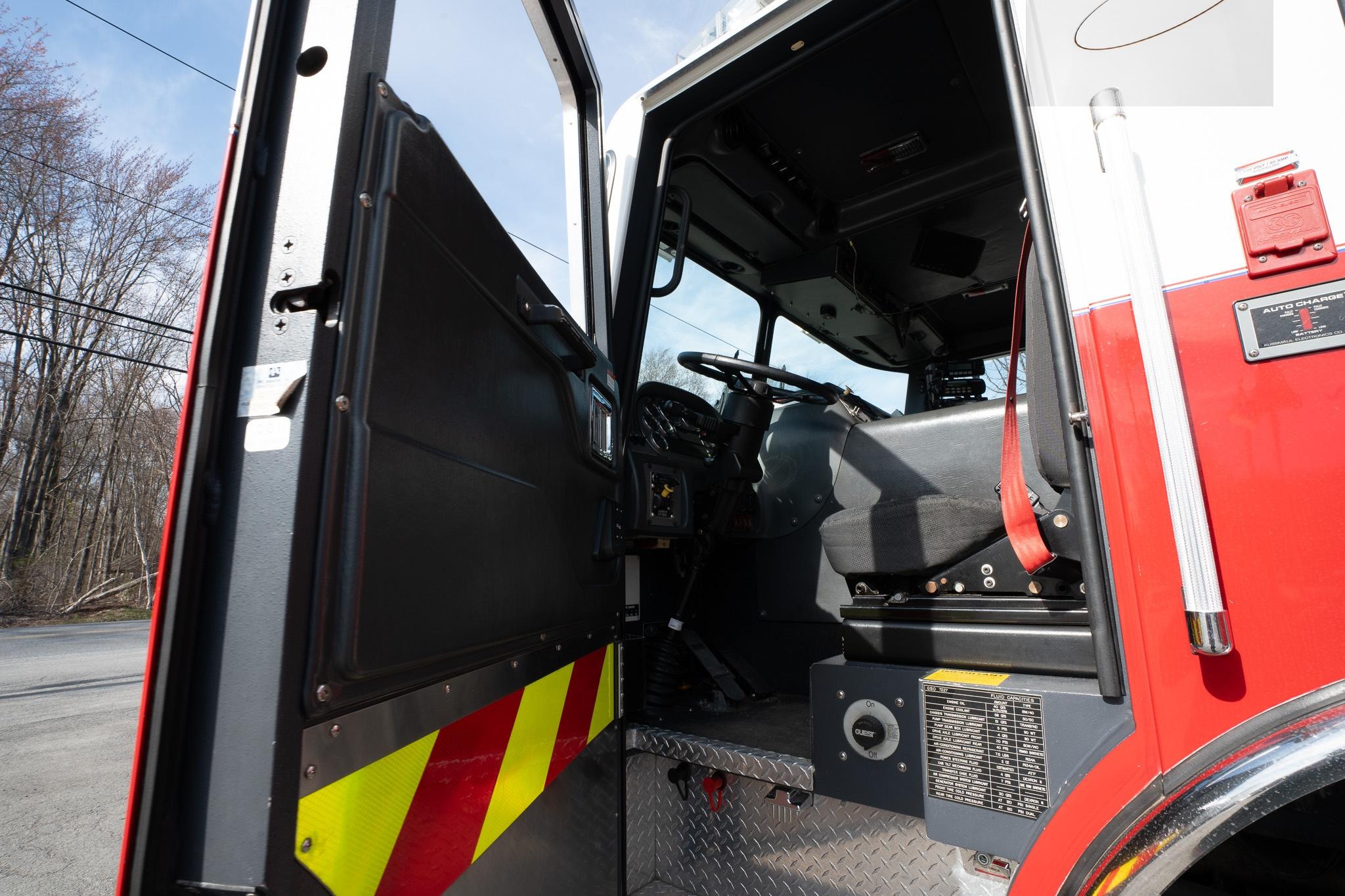 2009 KME Predator 4x4 Heavy Rescue - image 75