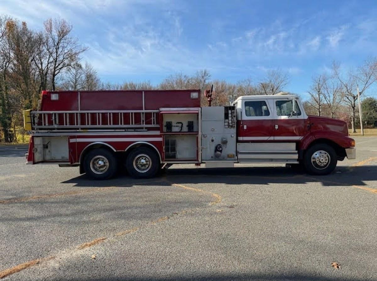 2001 International KME Tanker - image 12