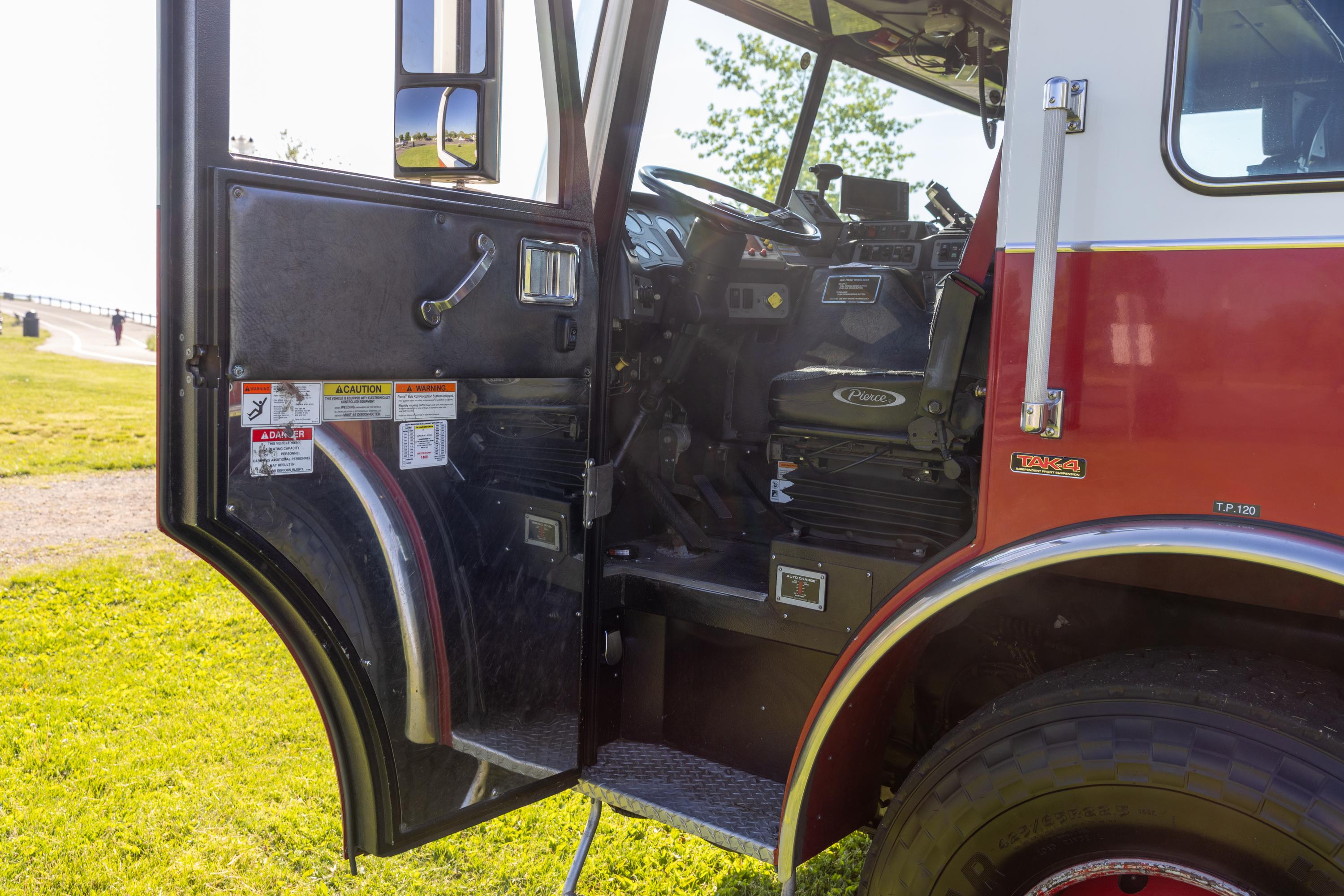 2003 Pierce TL100 100' Quint - image 49