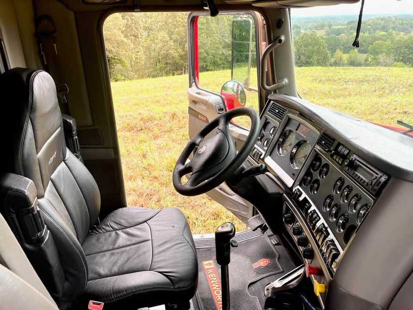 2014 Kenworth T880 Dump Truck — photo 6