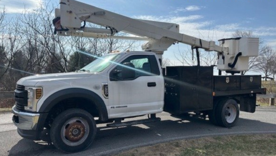 2019 Ford F550 4x4 Bucket Truck w/ Hi-Ranger LT40 Boom (45 ft) - image 21