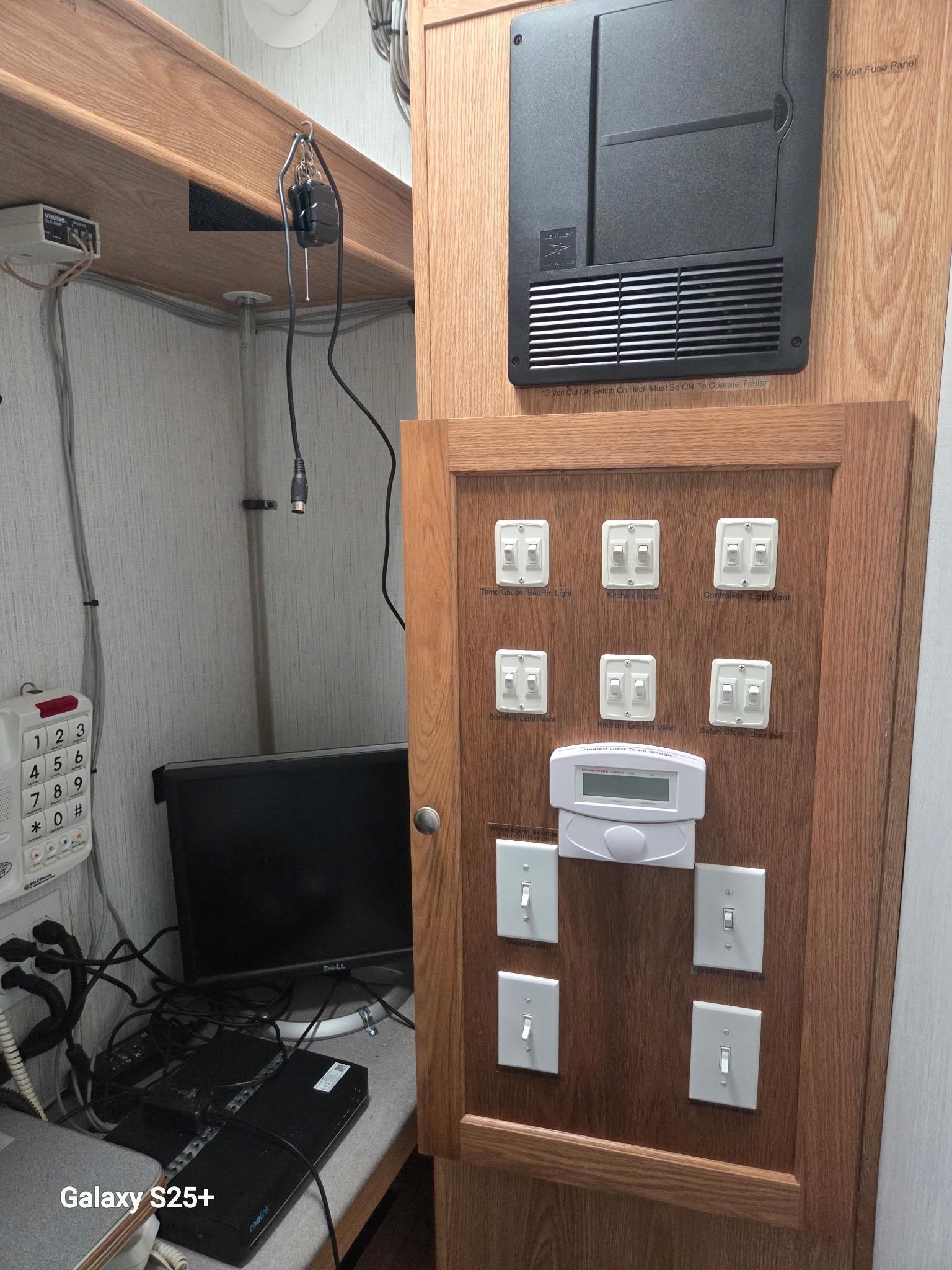 2010 Scotty Command Trailer - image 12