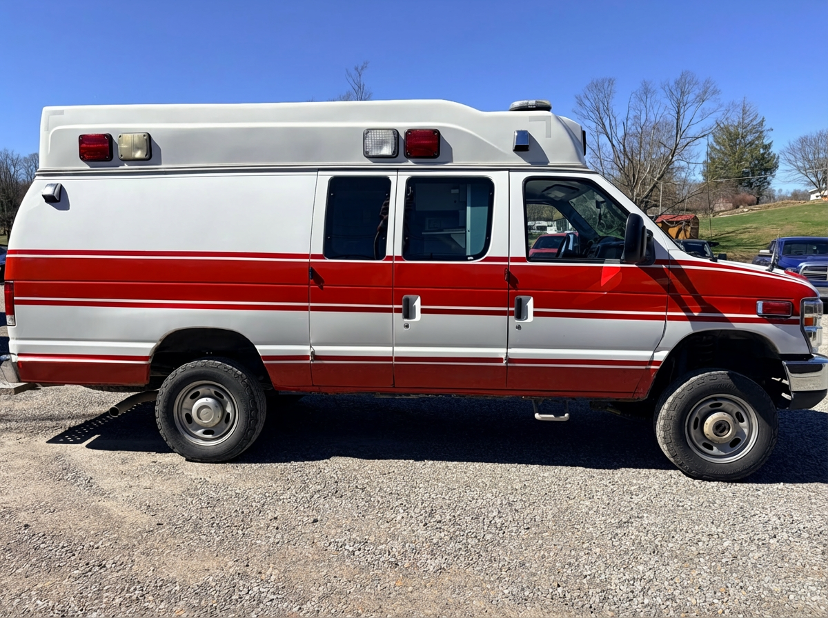 2014 Ford Type II Ambulance - image 4