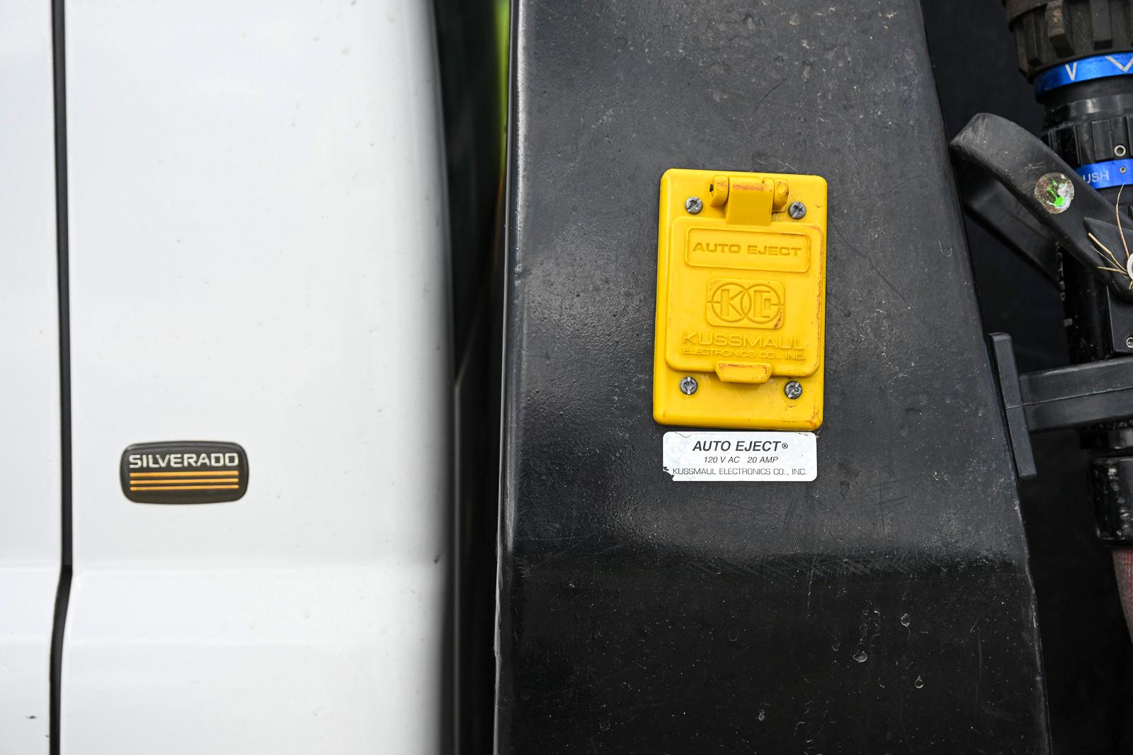 2001 Chevrolet 2500HD 4x4 Brush Truck - image 27