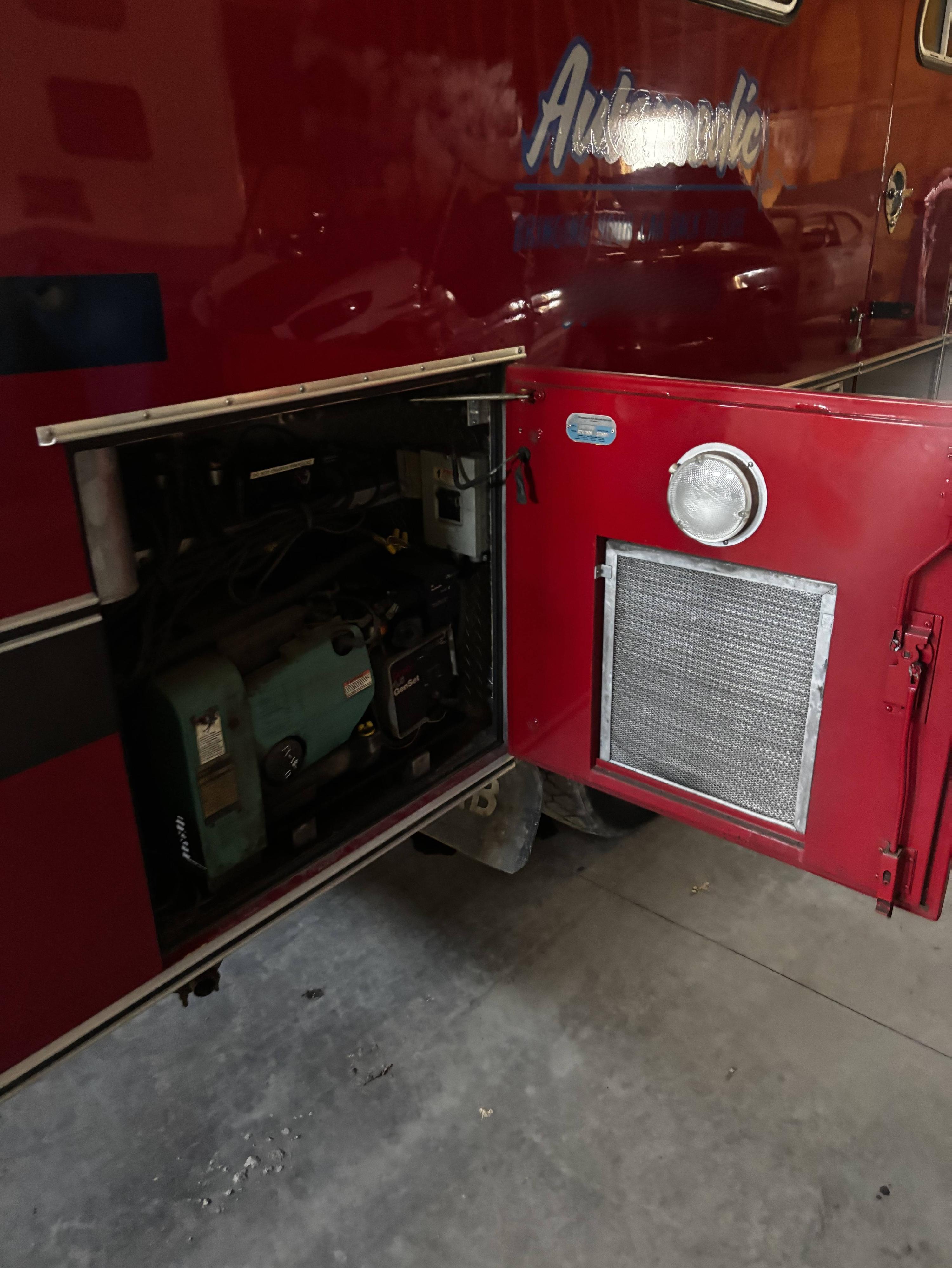 1991 International Type I Ambulance - image 5