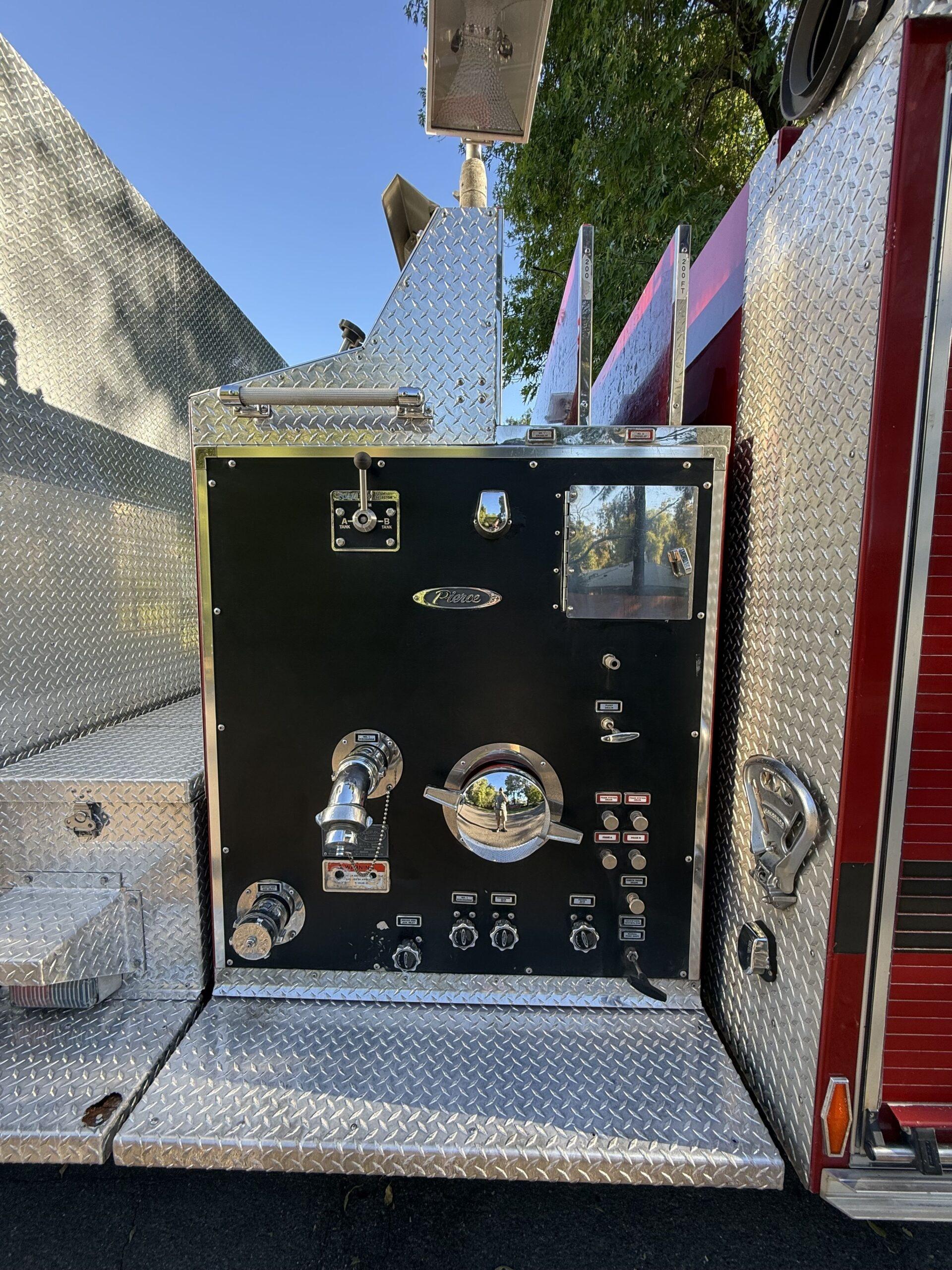 2000 Pierce Saber Pumper - image 15