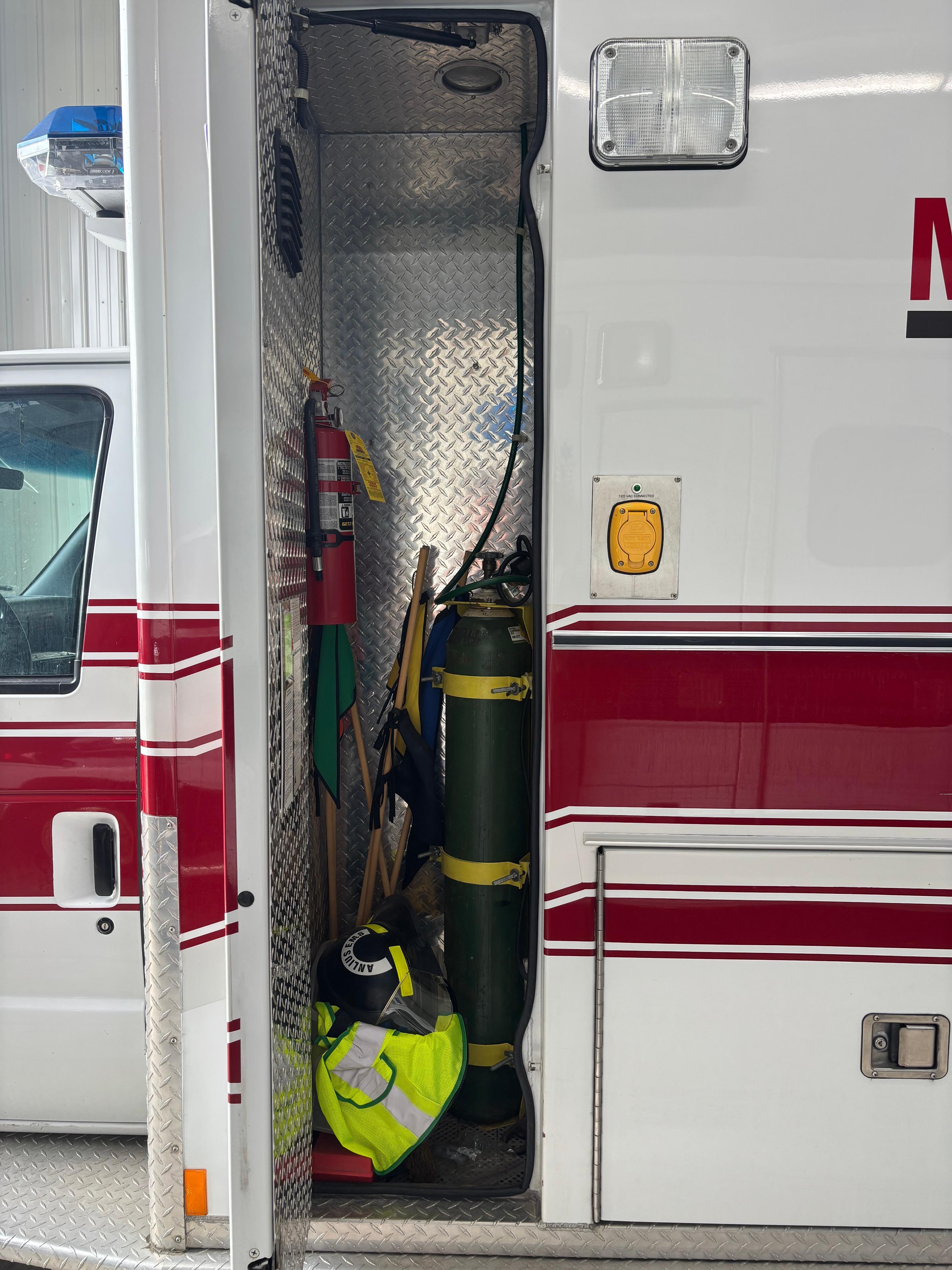 1996 MedTec Ford Type III Ambulance - image 12
